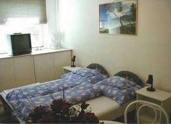 4 Hotel