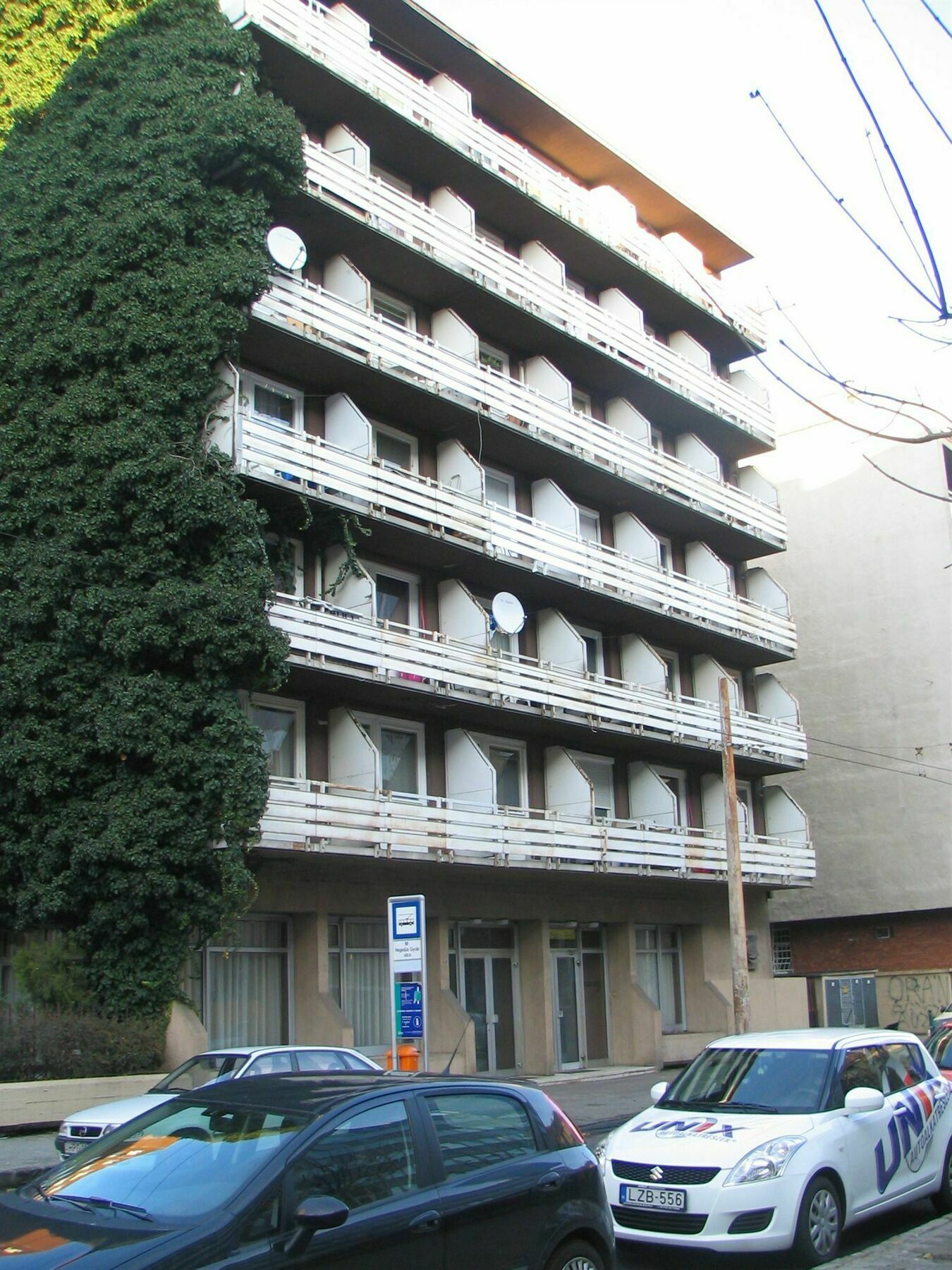 4 Hotel